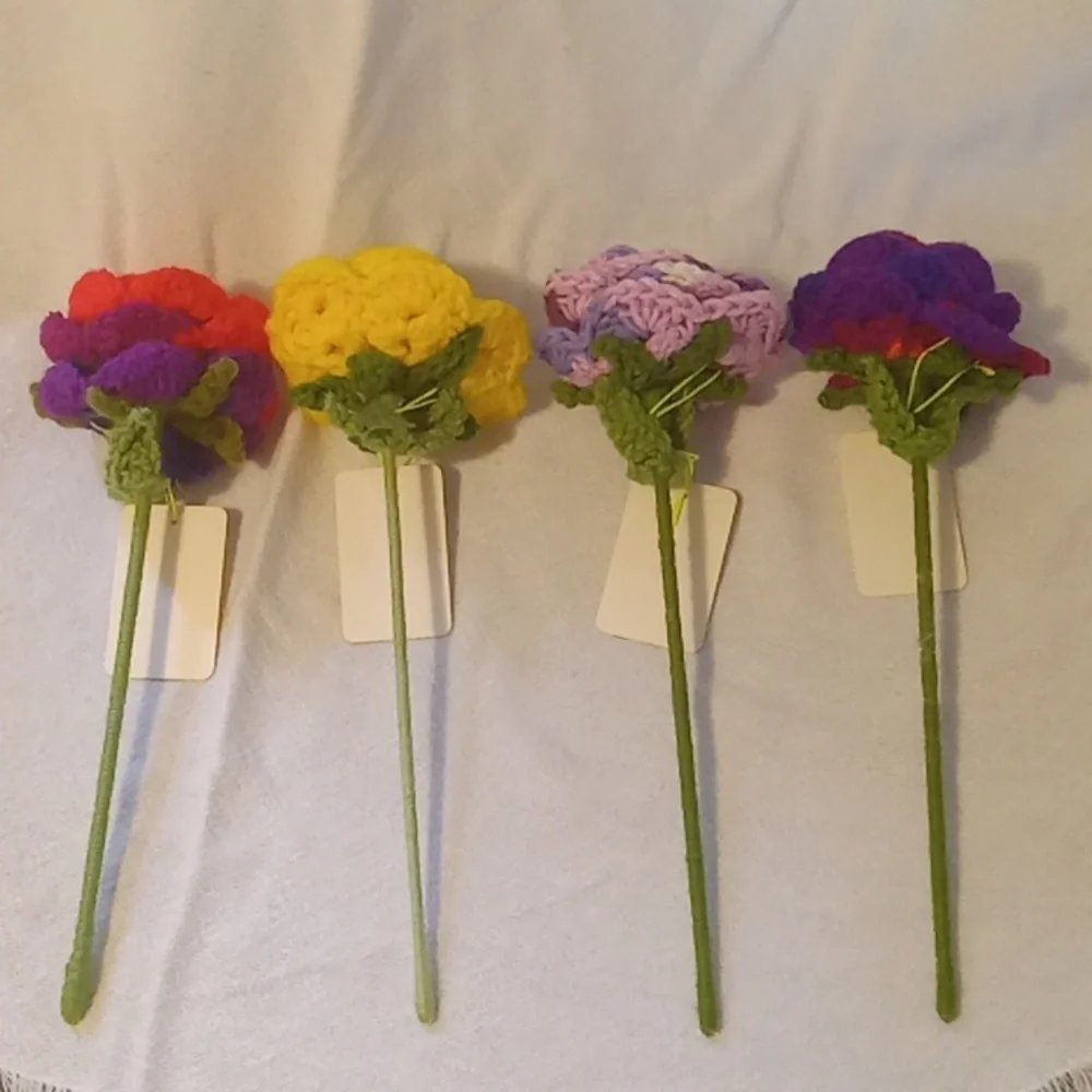 Colorful Large Crochet Rose's - Picture 5 of 6